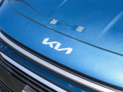Used 2025 Kia Niro EX FWD image 14
