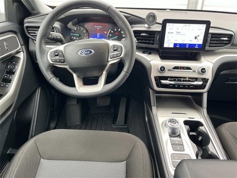 Used 2023 Ford Explorer XLT image 14