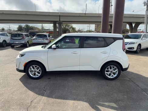 Used 2025 Kia Soul LX w/ LX Technology Package image 10