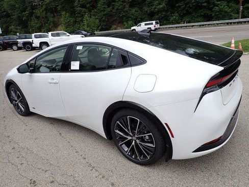 Certified 2027 Toyota Prius XLE AWD/4WD image 6