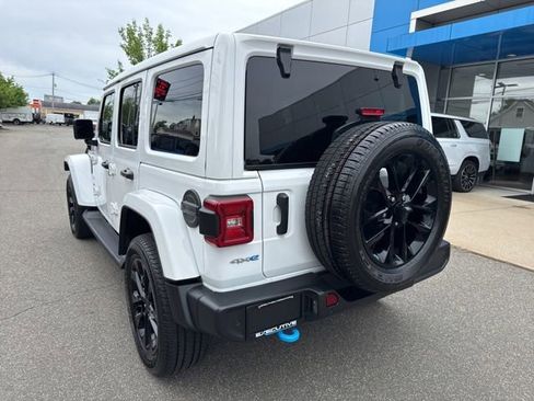 Used 2023 Jeep Wrangler Unlimited Sahara w/ Cold Weather Group AWD/4WD image 8