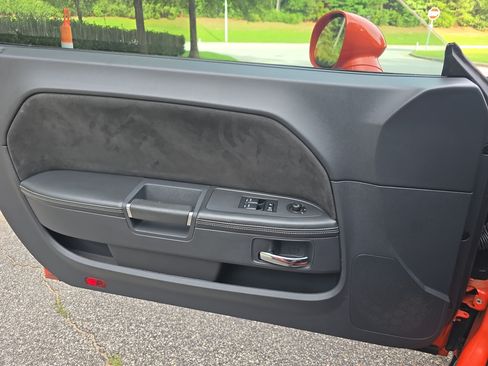 Used 2009 Dodge Challenger SRT8 w/ SRT Option Group II RWD image 26