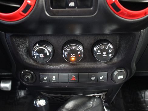 Used 2016 Jeep Wrangler Unlimited Rubicon AWD/4WD image 16