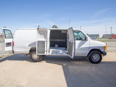 Used 2004 Ford E-350 and Econoline 350 Extended Super Duty RWD image 11