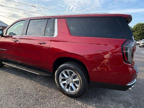 New 2026 Chevrolet Suburban Premier w/ Sun And Tow Package AWD/4WD image 10
