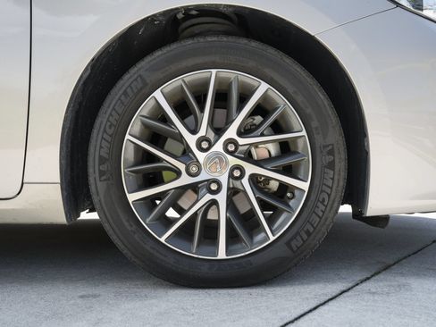 Used 2018 Lexus ES 350 w/ Luxury Package w/Wood Trim FWD image 12