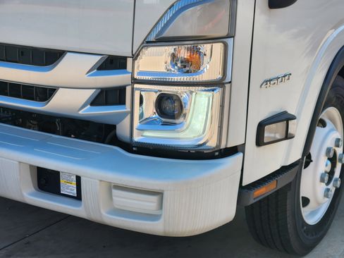 New 2024 Chevrolet Low Cab Forward image 15