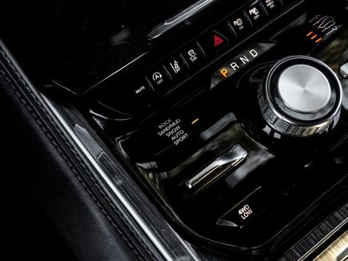 Used 2022 Jeep Wagoneer Series III w/ Premium Group I image 35