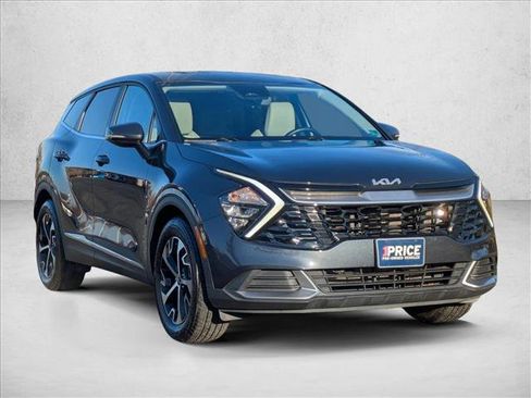 Used 2023 Kia Sportage EX image 3