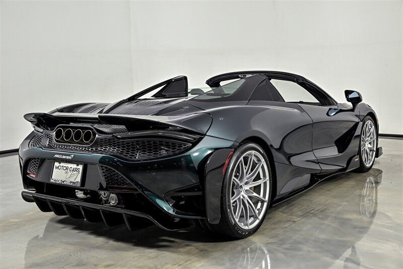 Used 2022 McLaren 765LT RWD image 16