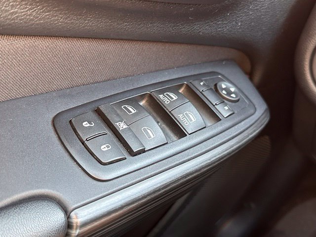 Used 2016 Jeep Cherokee Latitude w/ Cold Weather Group AWD/4WD image 18