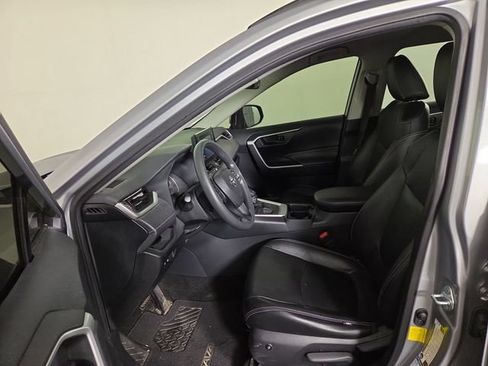 Used 2019 Toyota RAV4 LE w/ Carpet Mat Package AWD/4WD image 12