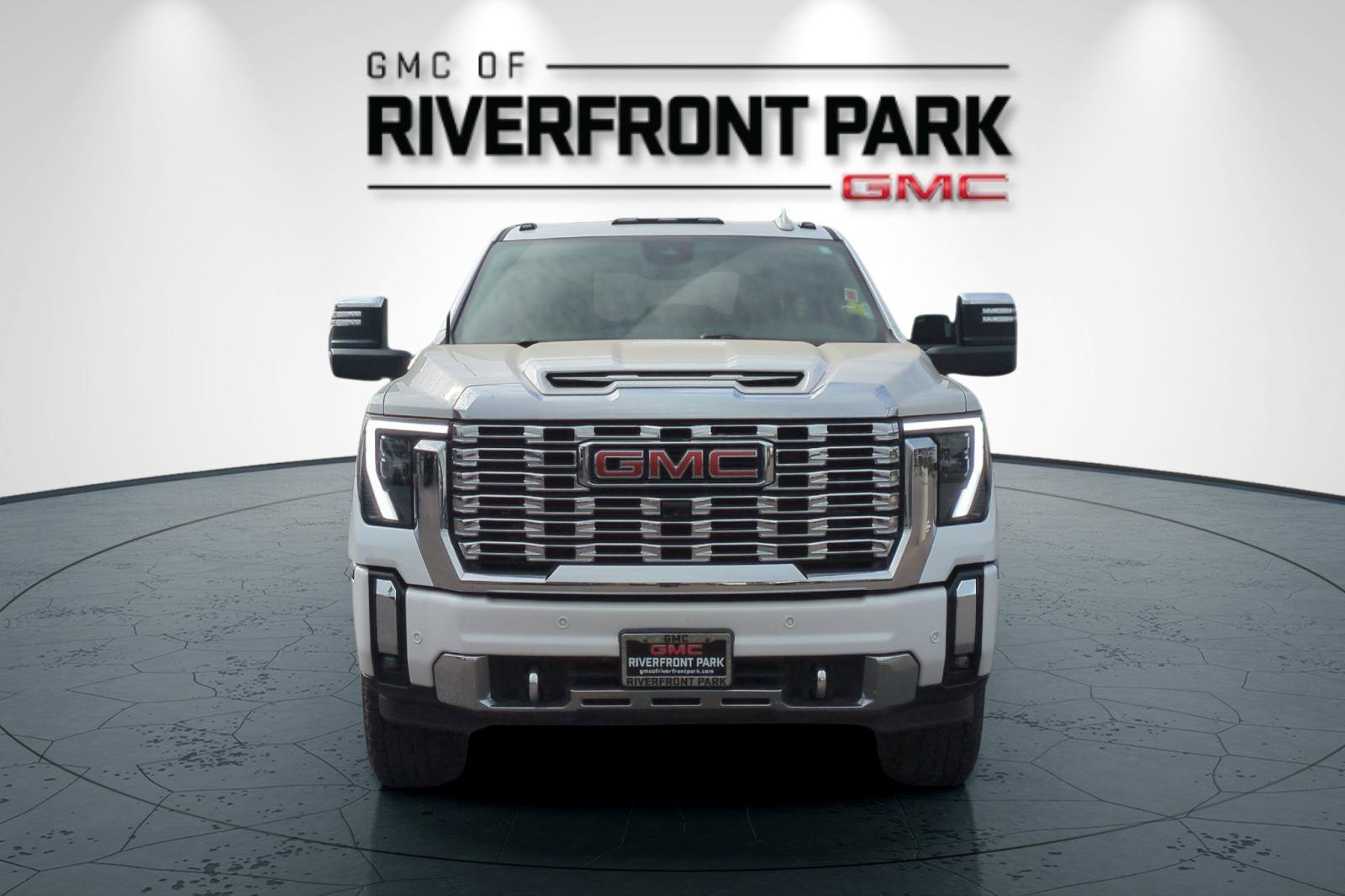 Used 2025 GMC Sierra 3500 Denali AWD/4WD image 8