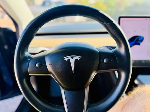 Used 2018 Tesla Model 3 Mid Range image 11