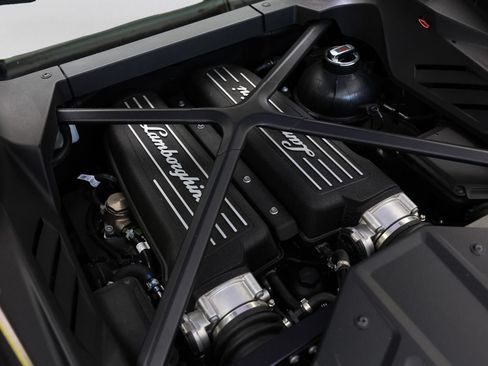 Used 2020 Lamborghini Huracan EVO RWD image 7