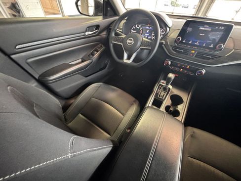 Used 2025 Nissan Altima 2.5 SV image 35