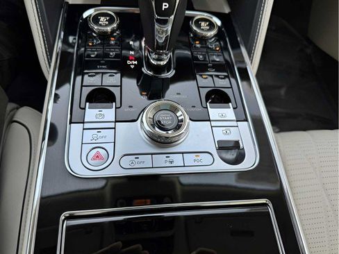 Used 2022 Bentley Flying Spur W12 image 44