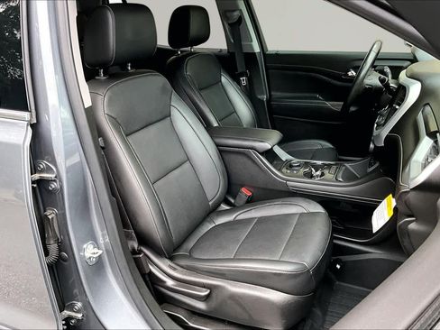 Used 2021 GMC Acadia SLT w/ LPO, Floor Liner Package FWD image 9