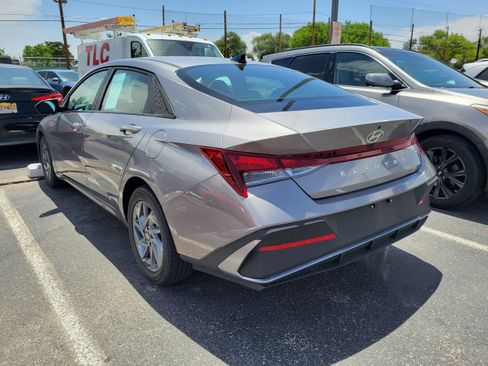 Used 2024 Hyundai Elantra SEL FWD image 20