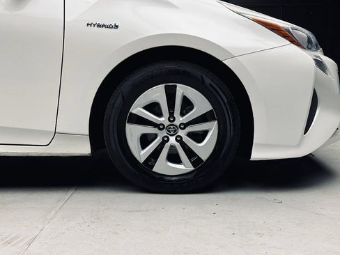 Used 2016 Toyota Prius Four w/ Advanced Technology Package FWD image 43