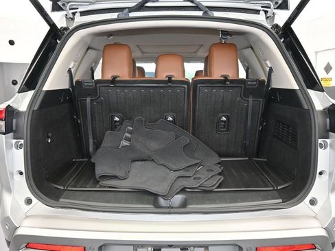 Used 2023 Nissan Pathfinder Platinum image 53