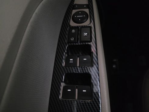 Used 2017 Hyundai Elantra SE image 27