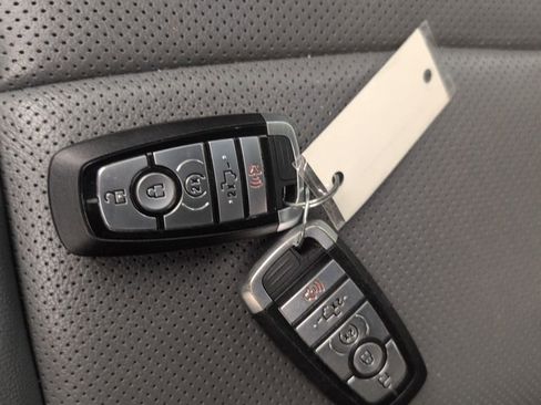 Used 2022 Ford F150 Lariat image 44