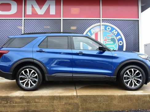 Used 2022 Ford Explorer ST-Line w/ Class IV Trailer Tow Package image 2