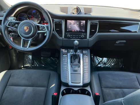 Used 2018 Porsche Macan AWD/4WD image 10