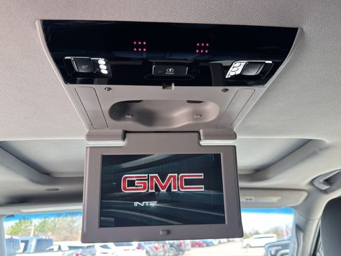 Used 2018 GMC Yukon SLT w/ Open Road Package image 12
