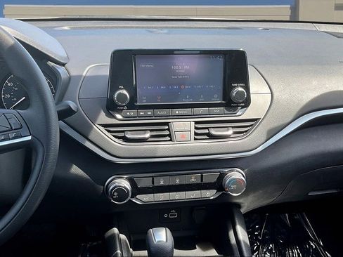 Used 2022 Nissan Altima 2.5 S FWD image 11