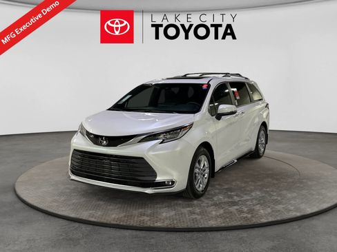 New 2026 Toyota Sienna Limited FWD image 1