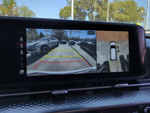 Certified 2023 Kia Carnival SX Prestige image 21