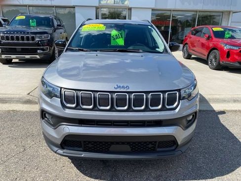 Used 2022 Jeep Compass Latitude AWD/4WD image 11