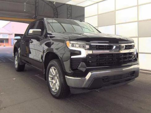 Used 2023 Chevrolet Silverado 1500 LT image 2