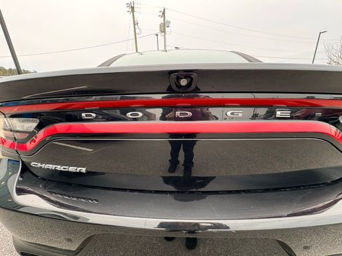 Used 2020 Dodge Charger SXT RWD image 5