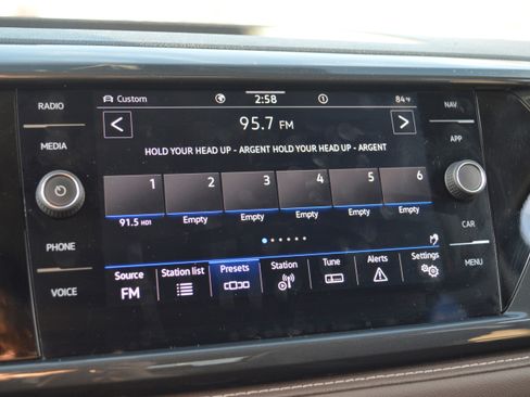 Used 2022 Volkswagen Taos SEL image 18