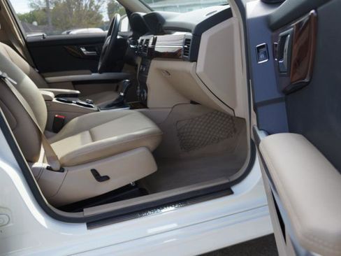 Used 2011 Mercedes-Benz GLK 350 2WD image 16