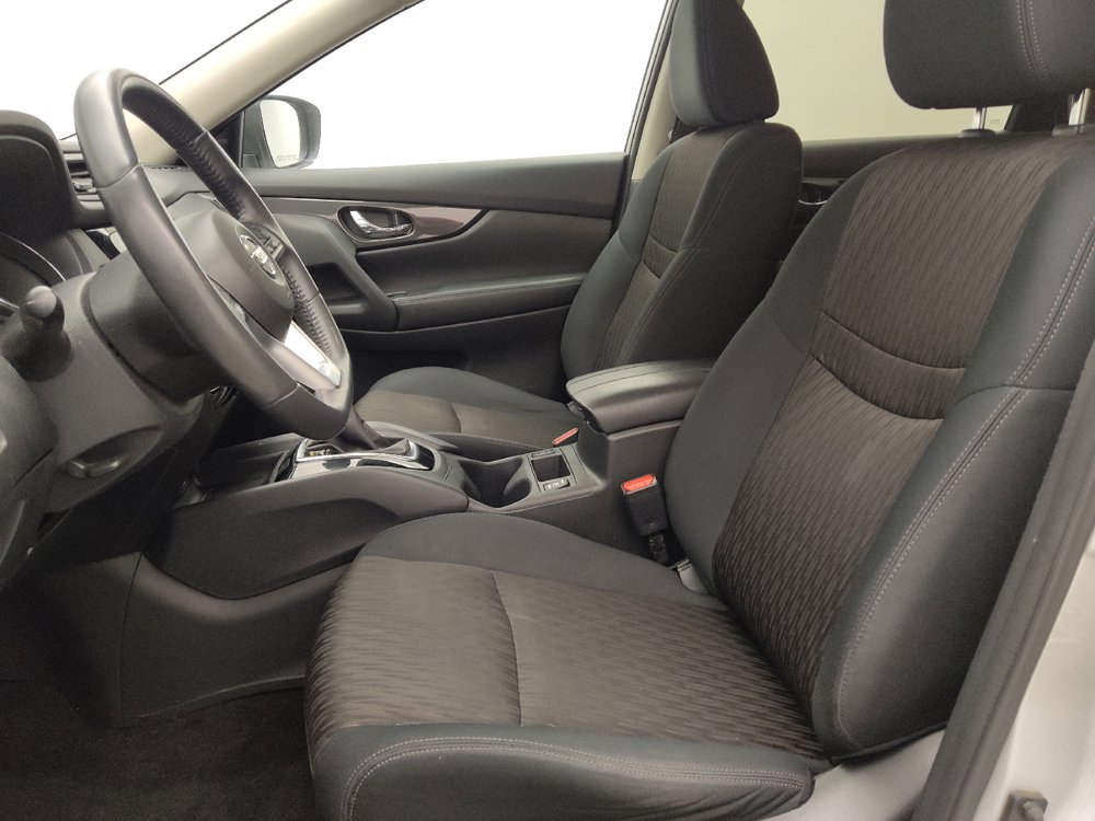 Used 2017 Nissan Rogue SV w/ SV Premium Package FWD image 17