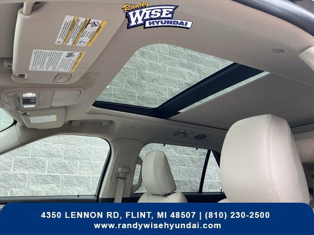 Used 2022 Ford Explorer Platinum AWD/4WD image 4