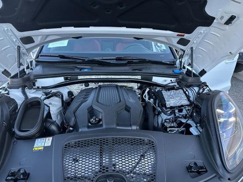 Used 2022 Porsche Macan AWD/4WD image 14
