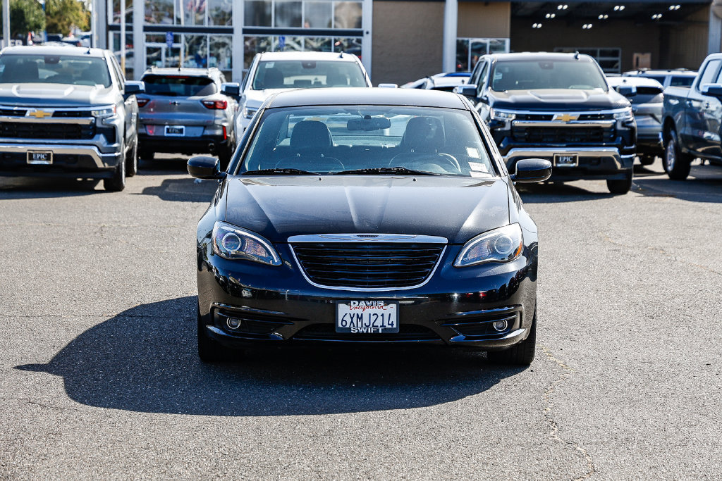 Used 2013 Chrysler 200 Limited FWD image 6