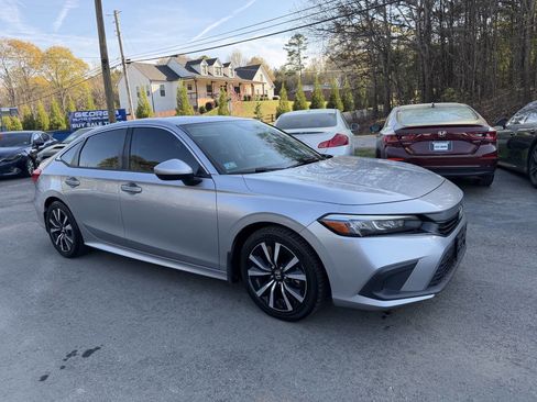 Used 2022 Honda Civic EX image 3