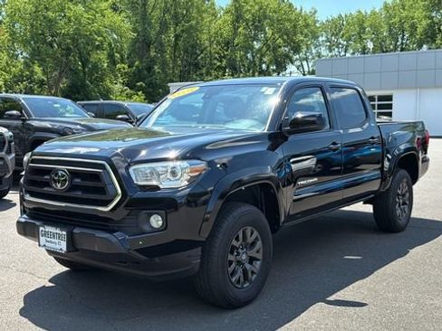 Certified 2023 Toyota Tacoma SR5 AWD/4WD image 3