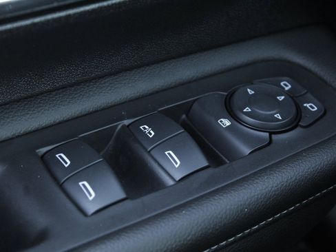 Used 2024 GMC Terrain SLE image 23