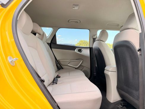 Used 2020 Kia Soul LX FWD image 18