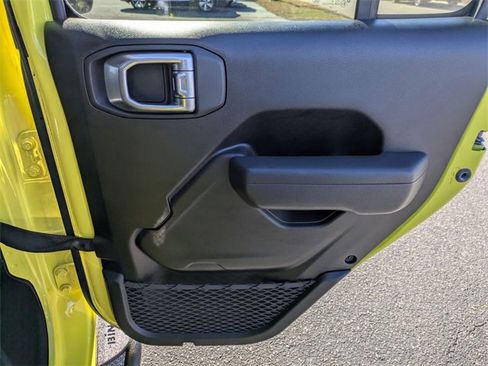 Used 2024 Jeep Gladiator Sport image 32