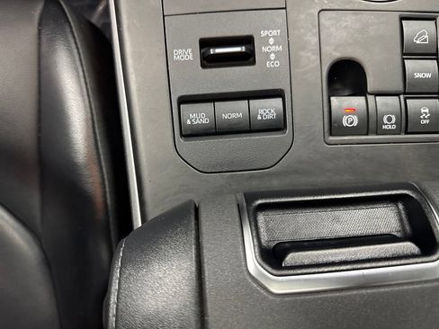 Used 2023 Toyota Highlander XLE AWD/4WD image 36