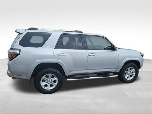 Used 2020 Toyota 4Runner SR5 AWD/4WD image 15