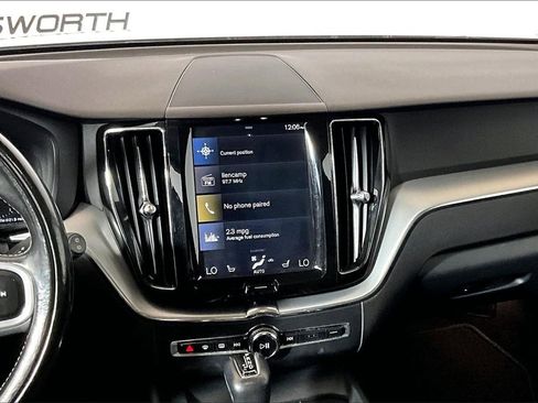 Used 2018 Volvo XC60 T5 Momentum w/ Vision Package image 5